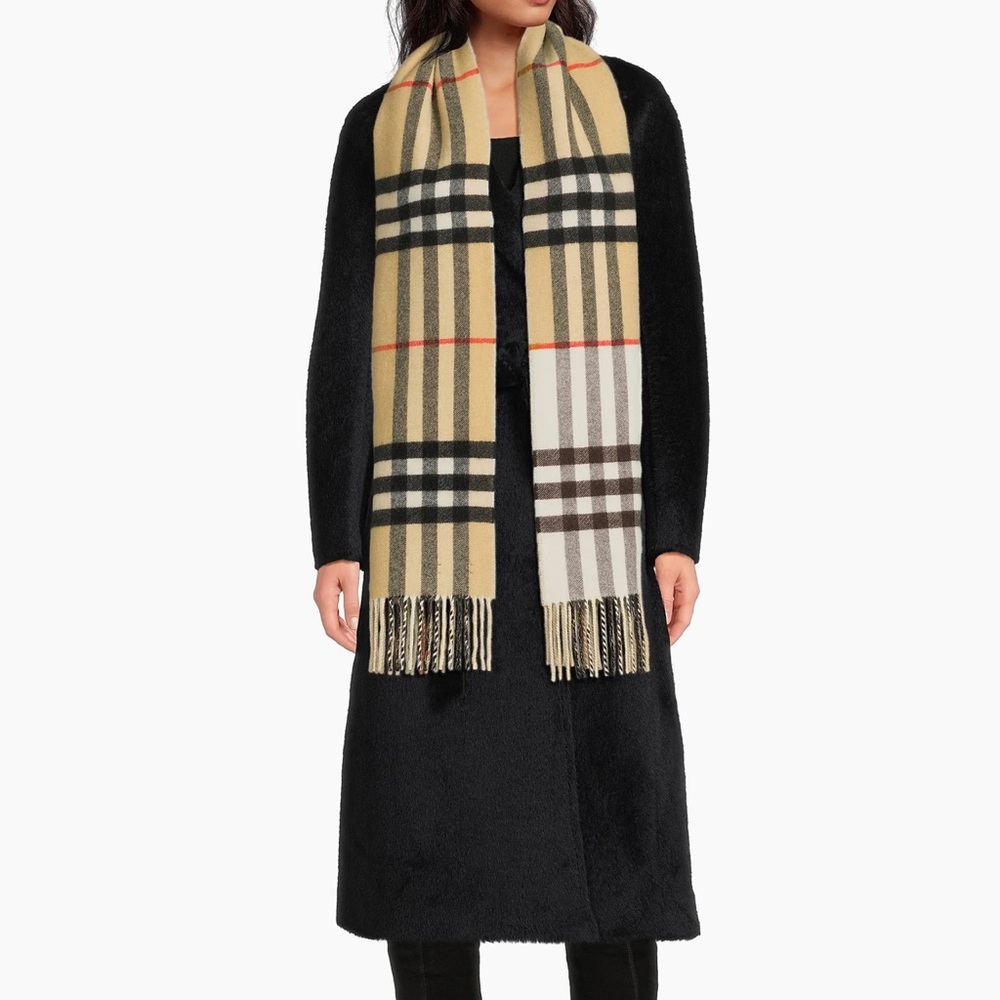 Burberry Sand Classic Scarf